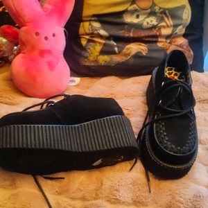 Brand new never worn demonia creeps size 8 1/2 - 9